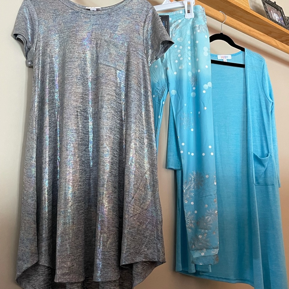 Snowflake Leggings and Girls LuLaRoe Scarlett and Sariah Outfit